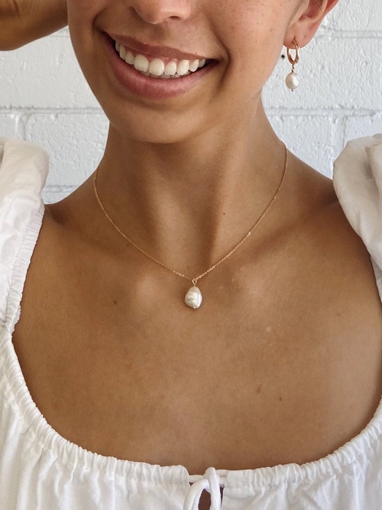Set & Stones Jewelry - Gold Pearl Necklace - Elegant Minimalist